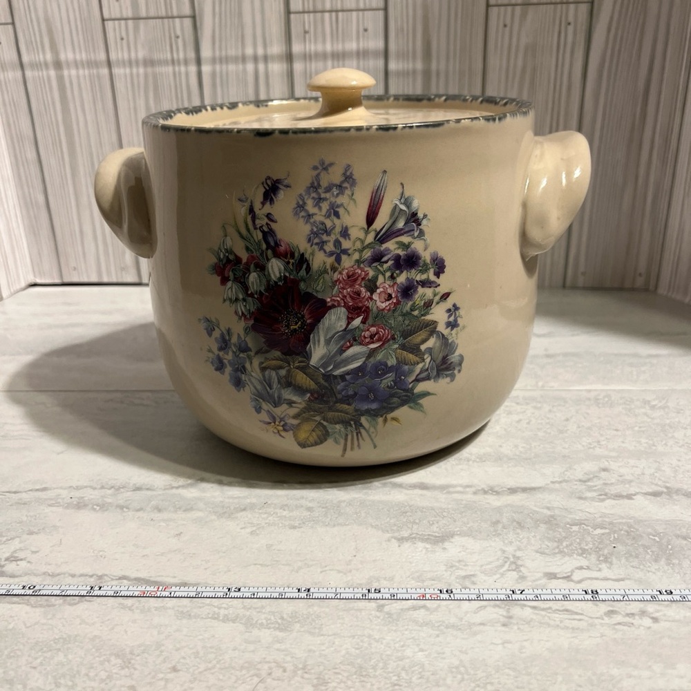 2001 HOME & GARDEN PARTY FLORAL SPLENDOR STONEWARE CROCK & LID - VERY BEAUTIFUL